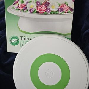 Wilton Trim 'n Turn Ultra Cake Turntable Stand EUC Like New
